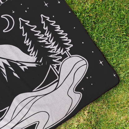 Mountain_Night_Sky_StadiumBlanket_OverheadGrass_H_Mockup.png